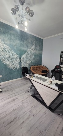 Продається 5 кімнатна квартира в центрі  з гаражем - фото 1