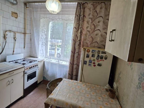 Продаж 2-кімнатної квартири.  (Ваучер, державні програми)