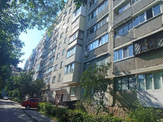 (8) Продам 3-кімнатну квартиру на Вишеньці 9890 Винница