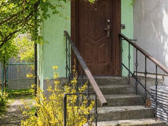 2 кімнатна в особняку, вул. Л. Кобилиці