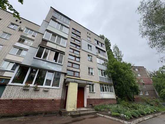 Простора 3-кімнатна квартира 68 м² у цегляному будинку біля 29 школи Чернигов