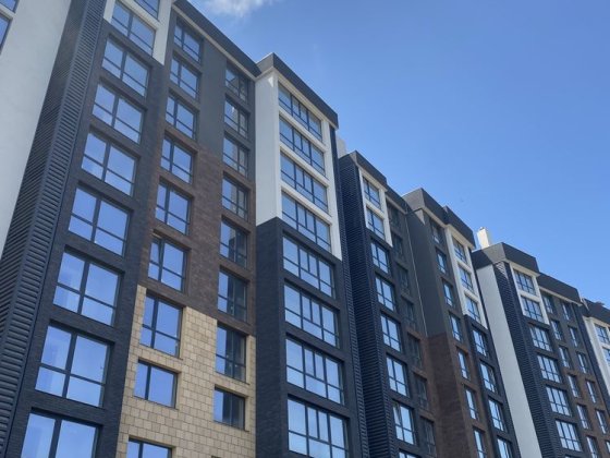 Продаж 1 кім квартири на 4 поверсі у готовому будинку біля Майдану Чернівці