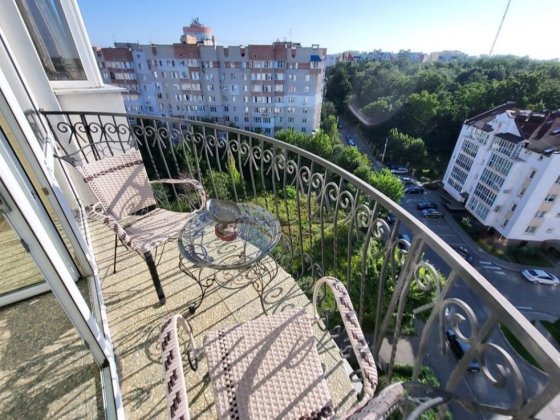 Продаж 4 кімнатної квартири на Поділлі