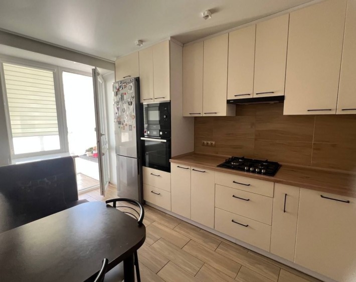 Продаж .Простора 2-кімнатна квартира з ремонтом.Індивідуальне опалення - фото 1