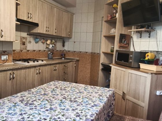 Продається дворівнева новобудова початок вул . Хотинської Чернівці