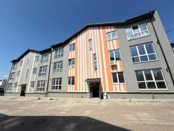 Продаж 2-х кімнатної квартири в стані від забудовинка. ГАРНА ЦІНА НА РИНКУ. ЖК активно обживається, 