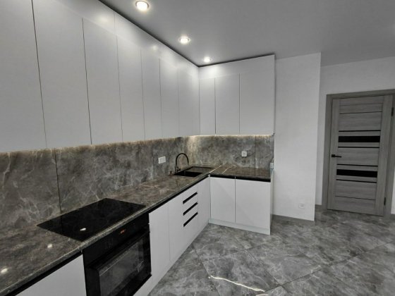Шикарна 1кім кв з великою кухнею 12кв.м ціна 78 500$