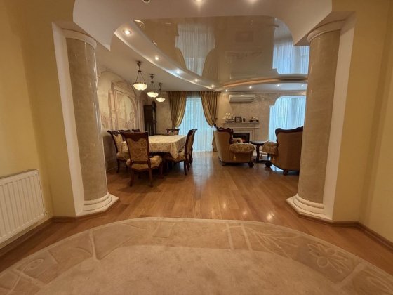 Продаж квартири 3-к 154 м.кв. Острожского 55