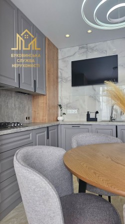 2-кімнатна дизайнерська новобудова 70 м² | Миколаївська | Гардеробна - фото 1