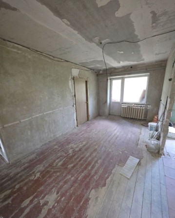 Продам квартиру 3-кім, пр. Богдана Хмельницького 26, для ремонту. - фото 1