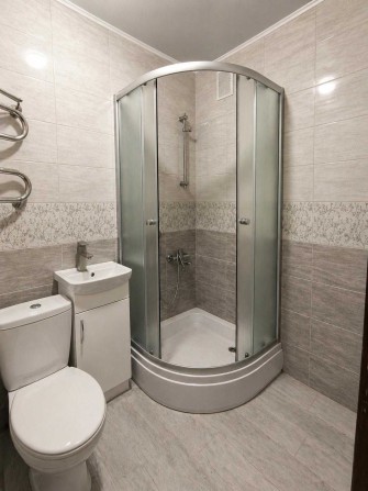 продам 2 кімнатну центр , окремі кімнати - фото 1