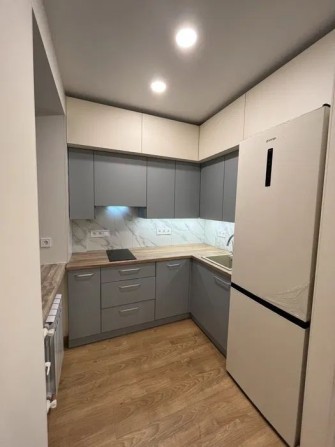 Продам 2 ком .кв студию ул Нижнеднепровская - фото 1