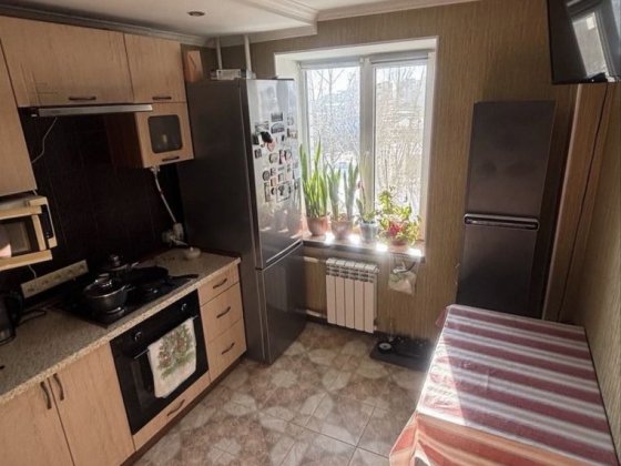 Продаж 1-к квартири 39 м² з ремонтом та меблями