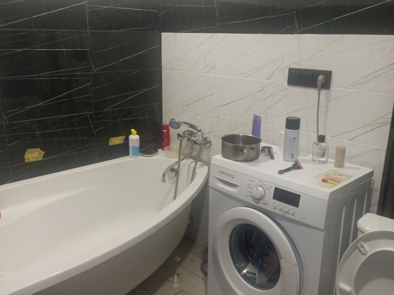 Продам 2ком.кв.Комарова 2й этаж.
