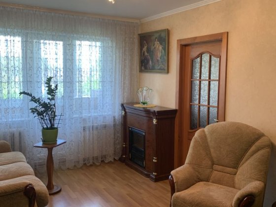 Продам 2 кімнатну квартиру по вул . Небесноі Сотні р-н  Житнього ринку Житомир