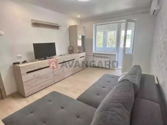 Продам 2к квартиру на Титова