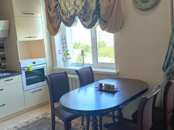 Продам квартиру в центрі з ремонтом, меблями Житомир
