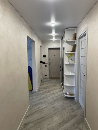 Продам4-кімнатну квартиру в центрі міста з автономним опаленням - фото 1