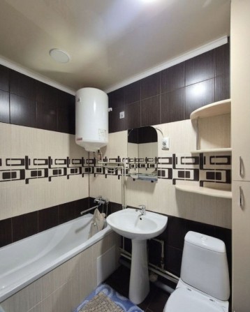 Продам 2к.кв в районі Новомиколаївки , поруч АТБ - фото 1