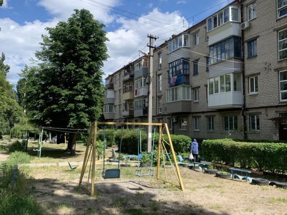 Продам 3х комн. квартиру в Приднепровске кирпичный дом 2/5 этаж
