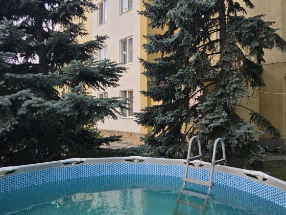 Продам 3кв. клубный дом с бассейном ж/к Усадьба, автономное газовое отопление,подвал, парковка, закр