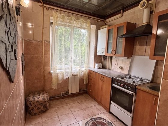 2 кімнатна біля критого ринку/Дендоопарк на 3 поверсі під немонт з АГО