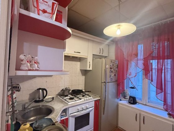 Продам 2-комнатную квартиру сталинку по ул. Нижнеднепровская Запоріжжя