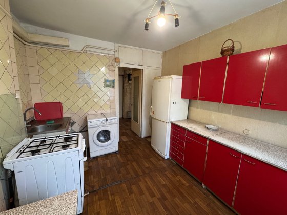 Продам 4-кімнатну квартиру на Бульварі Слави, 3