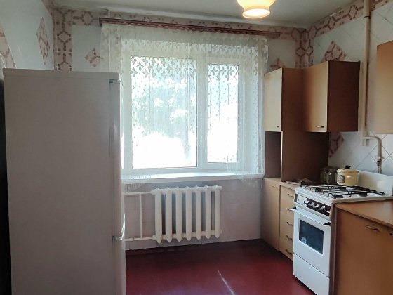 Продається двокімнатна квартира покращеного планування у центрі міста