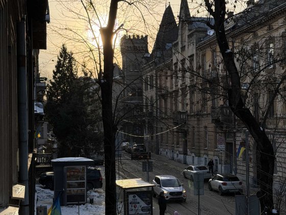 Продаж 4-кім квартири з двором в Австрійському Будинку, вул. Чупринки. Львів