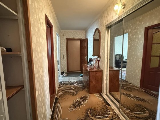 Продається затишна, тепла та повністю готова для життя 3-кімнатна квартира на зручному 1-му поверсі! Кропивницький