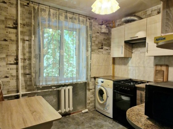 Продам 3-комн. квартиру на Сталеваров. 3-й этаж. Полностью укомплектована Запоріжжя