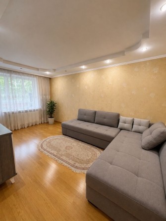 Продається велика 2-кімнатна квартира з АВТОНОМНИМ ОПАЛЕННЯМ - фото 1