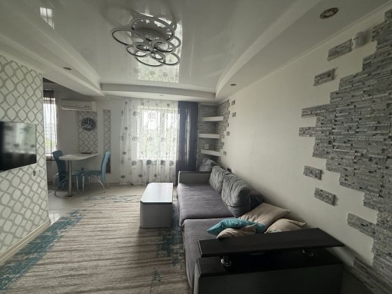 Власник. Продам 3-к квартиру в Шевченківському районі, вул. Чарівна Запорожье