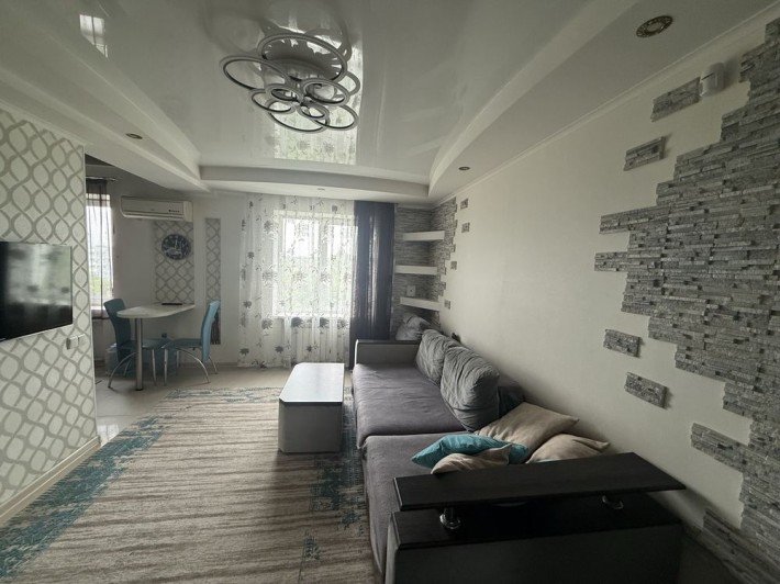 Власник. Продам 3-к квартиру в Шевченківському районі, вул. Чарівна - фото 1