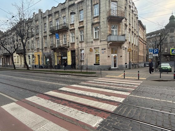 Продаж просторої квартири в австрійському будинку, вул.С.Бандери Львів