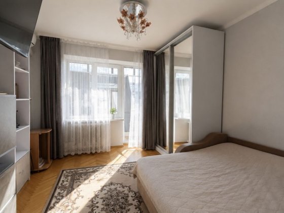Продаж 1 к-ри., вул. Петлюри 44000 дол США , торг Львов