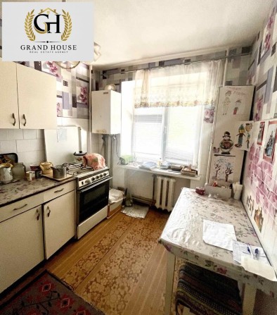Продам простору 4-кімнатну квартиру в центрі міста + Гараж! - фото 1