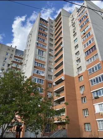 Продам  3-х   кімнатну квартиру, цегляний  будинок Автономне  опалення - фото 1