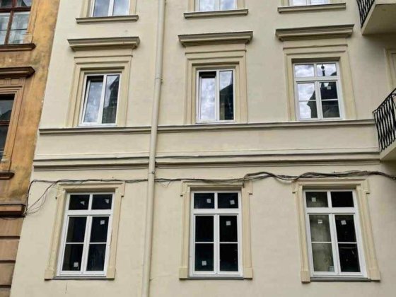 Продаж квартири ,площа Ринок під оренду 159000$ Львів