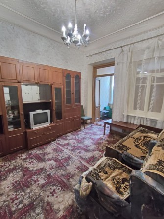 Продаж 3-К, 1-й , закритий двір, автономне газ.опал. Є 2 гаражі - фото 1
