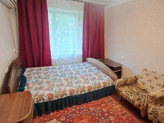Продаж 1 кімнатної квартири по вул. Чарівна р-н парку