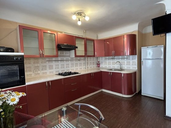 Продам 2к ул Воскресенская 51 м2. Кирпичный дом Центр Дніпро