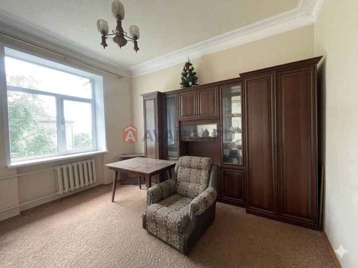 Продам 4к квартиру центр,сталинка ,средний этаж - фото 1