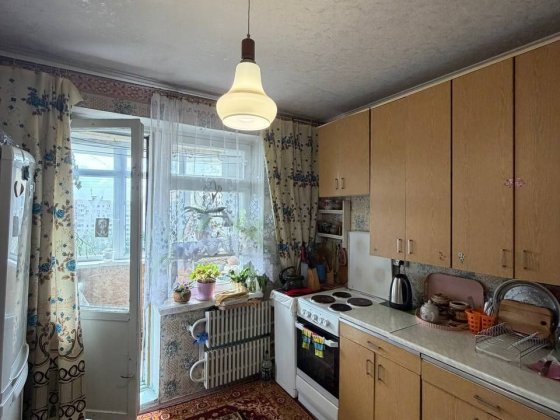 Продам 2-х ком.кв на ЖМ Коммунар ! Средний этаж !