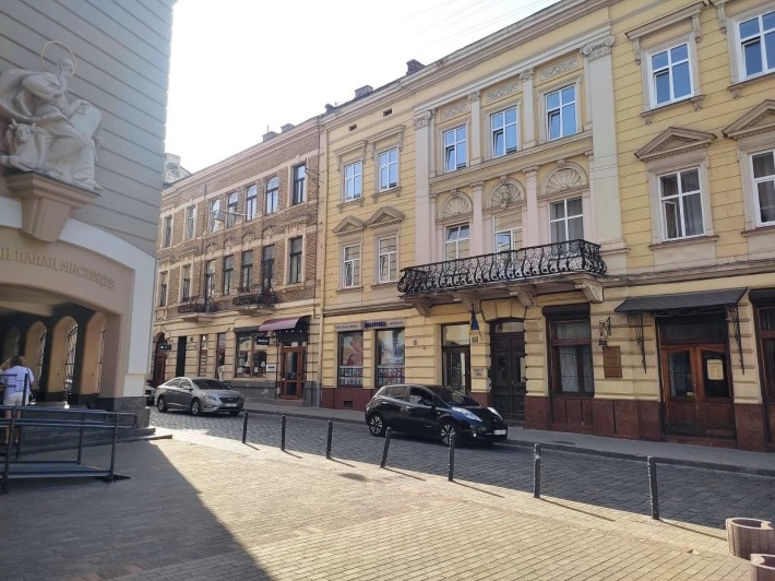 Продам 2-ох кімнатну квартиру в центрі,навпроти палацу Потоцьких. - фото 1