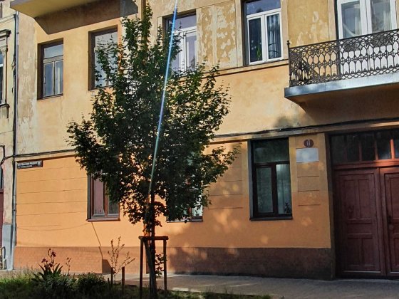 Продаж 2 кім. квартири в ближньому центрі вул. Ярослава Мудрого (цирк)