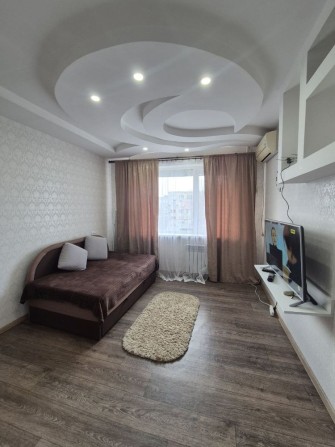 Продам гостинку з ремонтом , 101 мікрорайон ! - фото 1