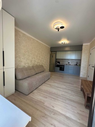 Продам 1к квартиру в ЖК 42м2 с ремонтом, 15 мин ТЦ Караван, Левобережный - фото 1