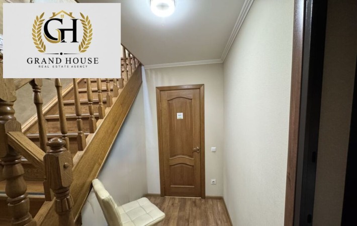 Продам простору 5-кімнатну квартиру в центрі міста! - фото 1